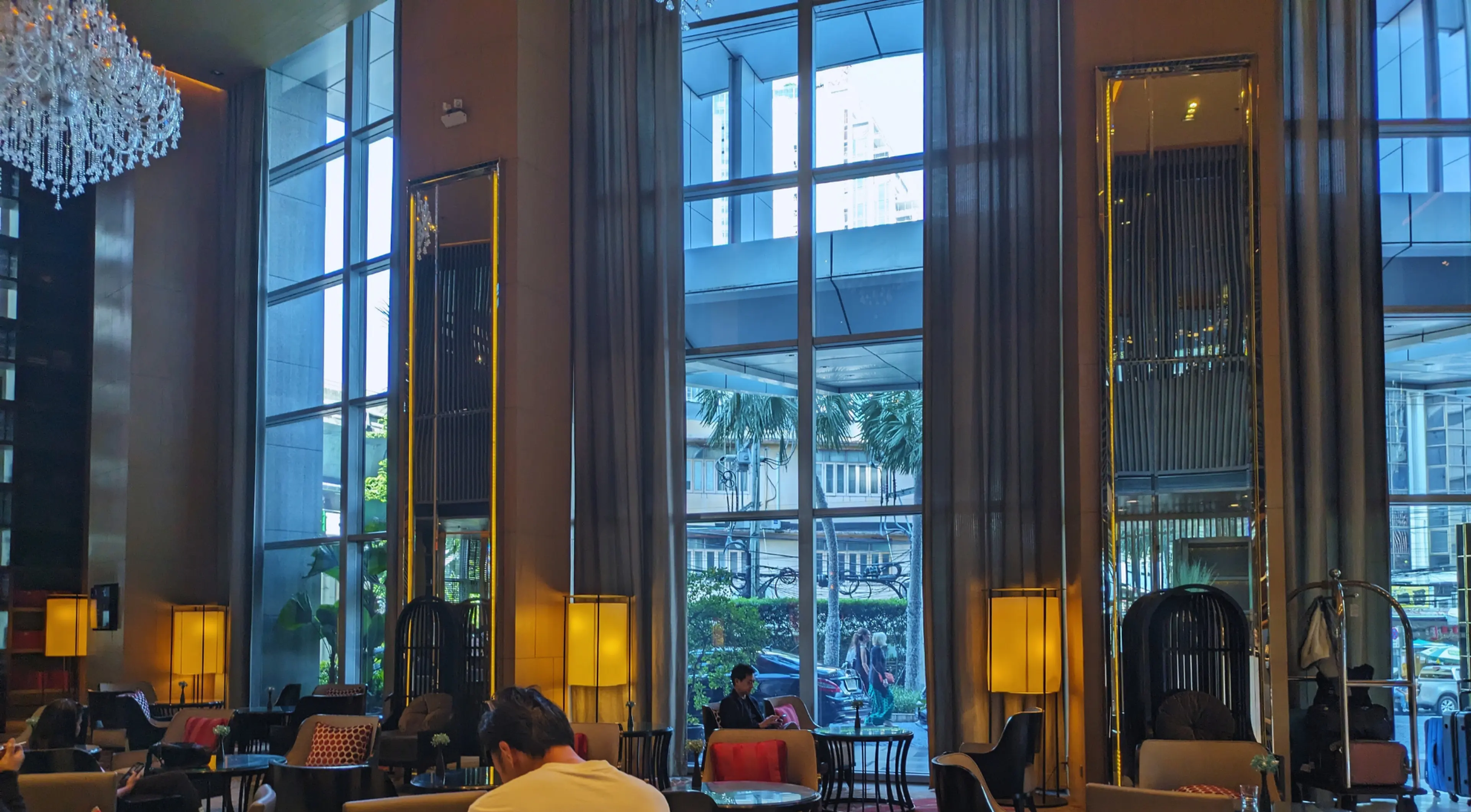 Enjoy a comfortable luxury hotel stay at Bangkok's “Marriott Hotel Sukhumvit”