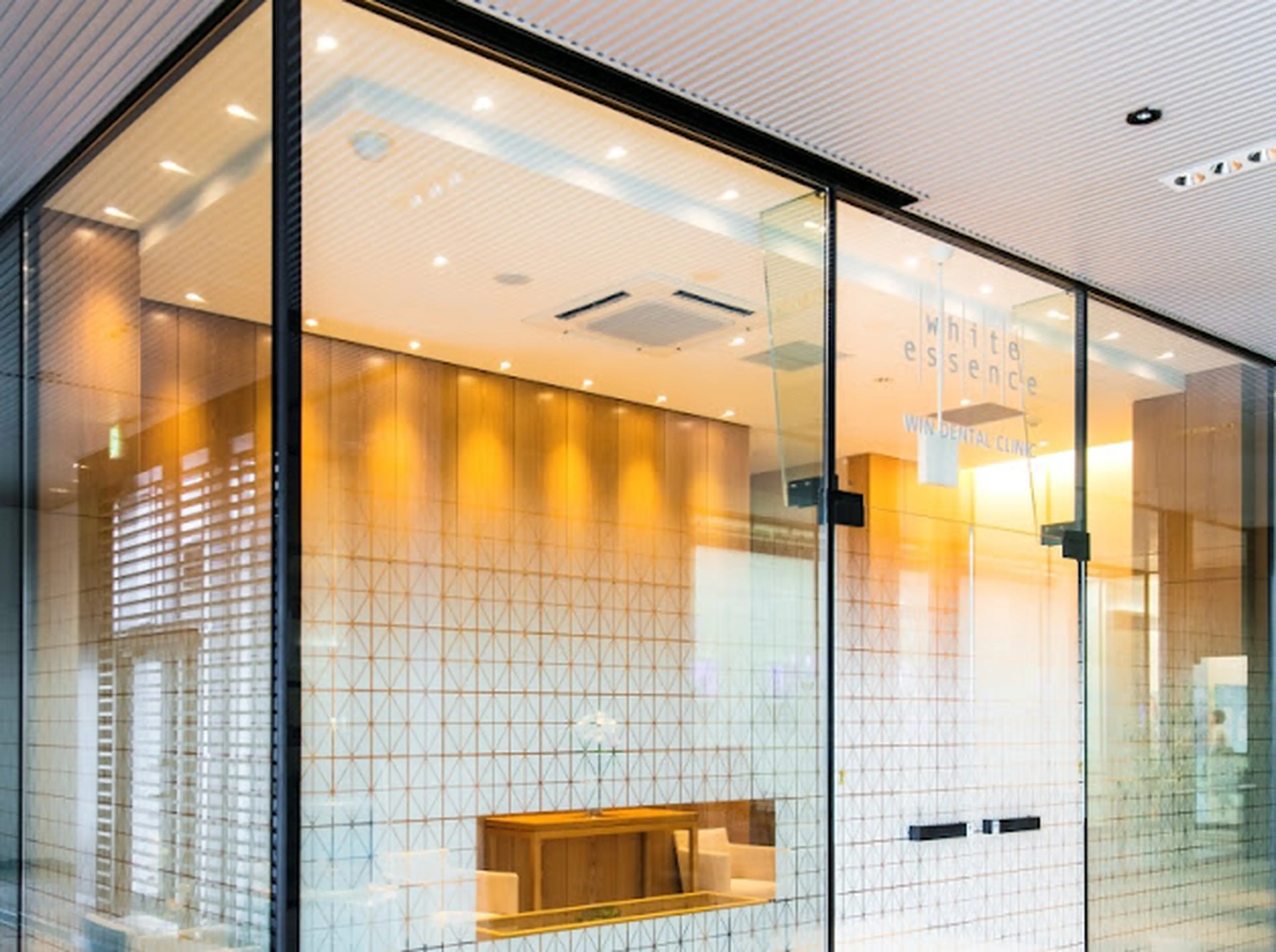 White Essence Tenjin (in Win Dental Clinic)