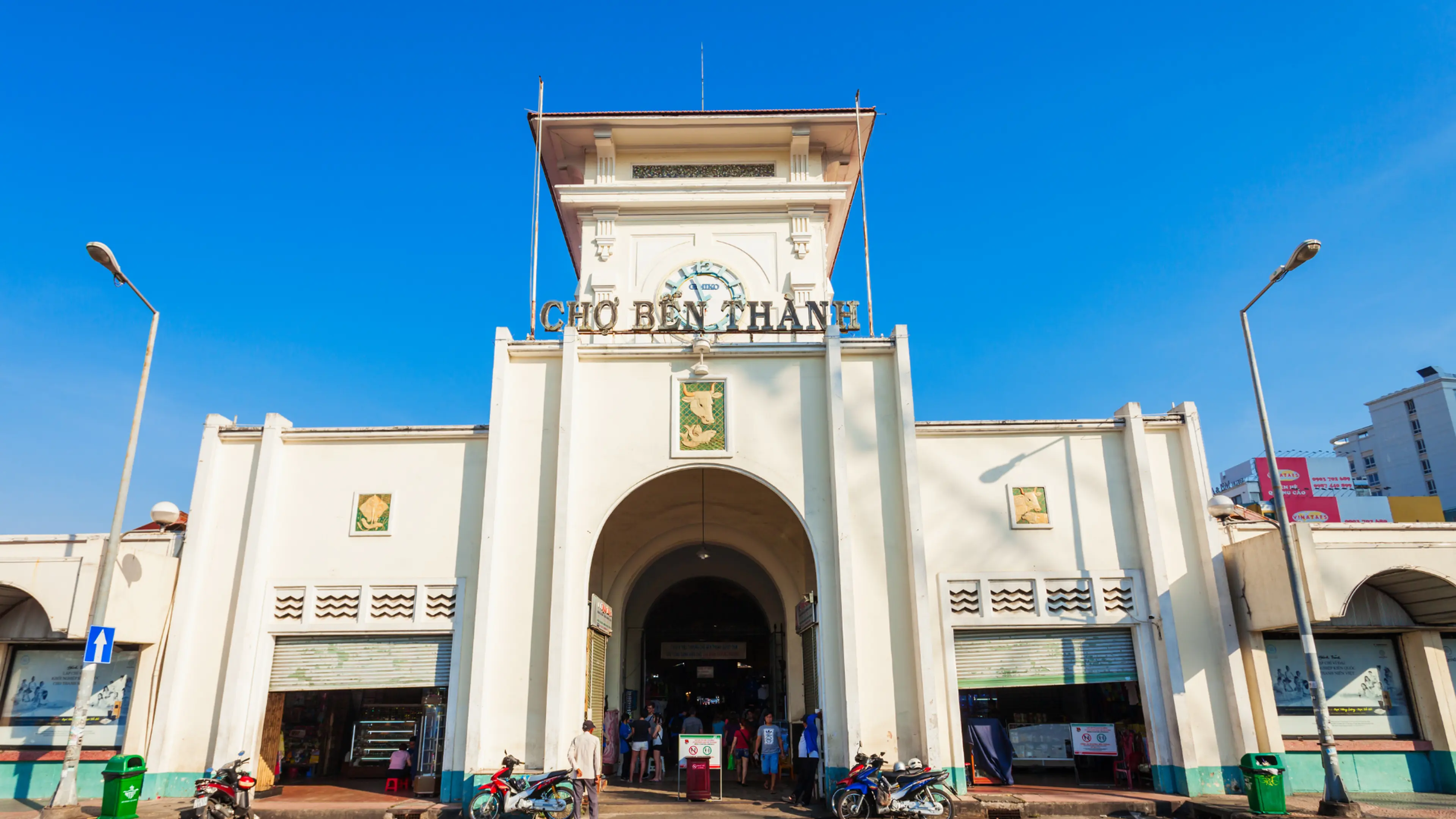 How to enjoy shopping and eating at Ben Thanh Market! Ho Chi Minh City ...