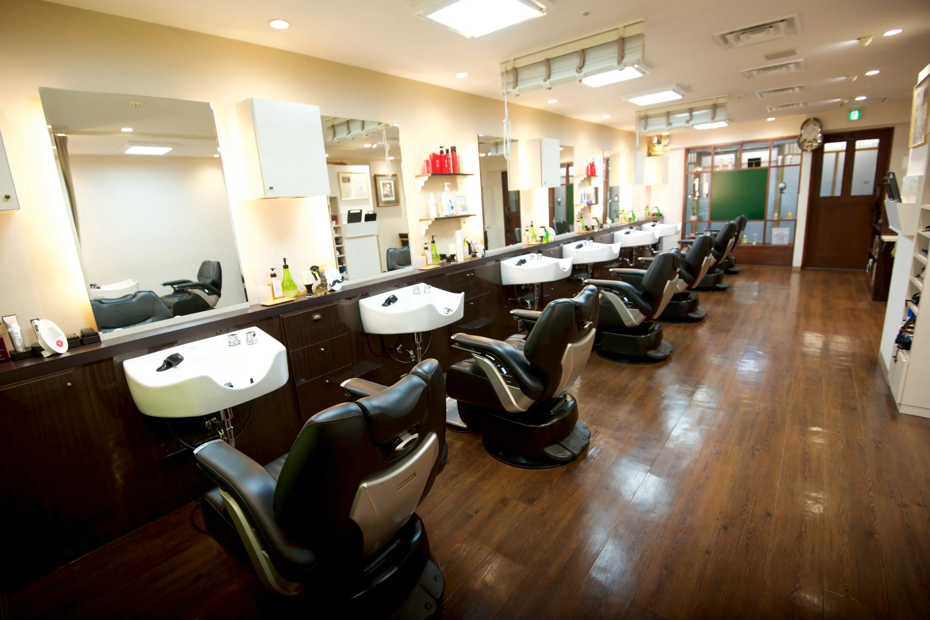 Barber ZANGIRI (ZANGIRI)