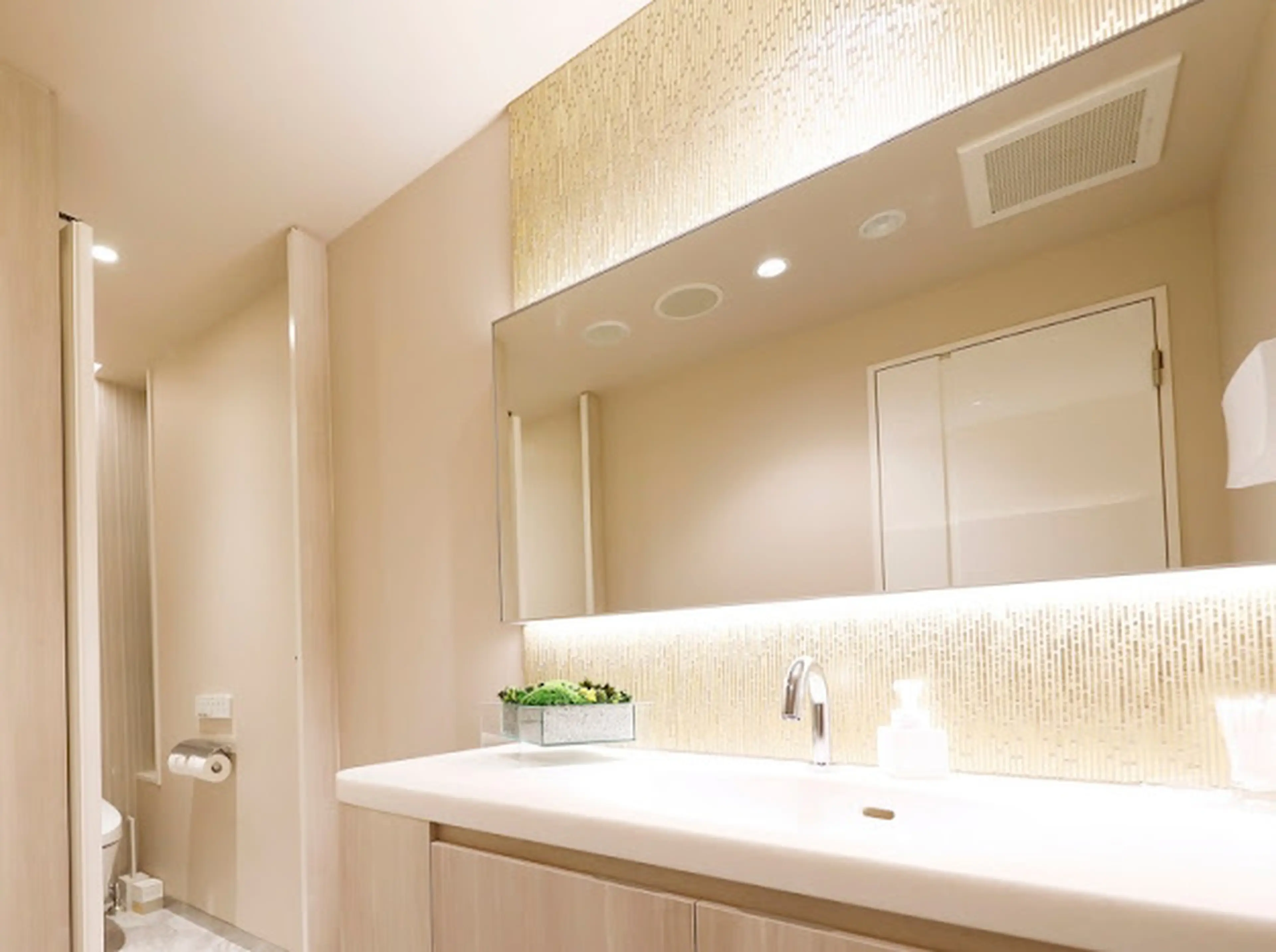 White Essence Nagoya Sakae (Sanwa Dental Clinic)