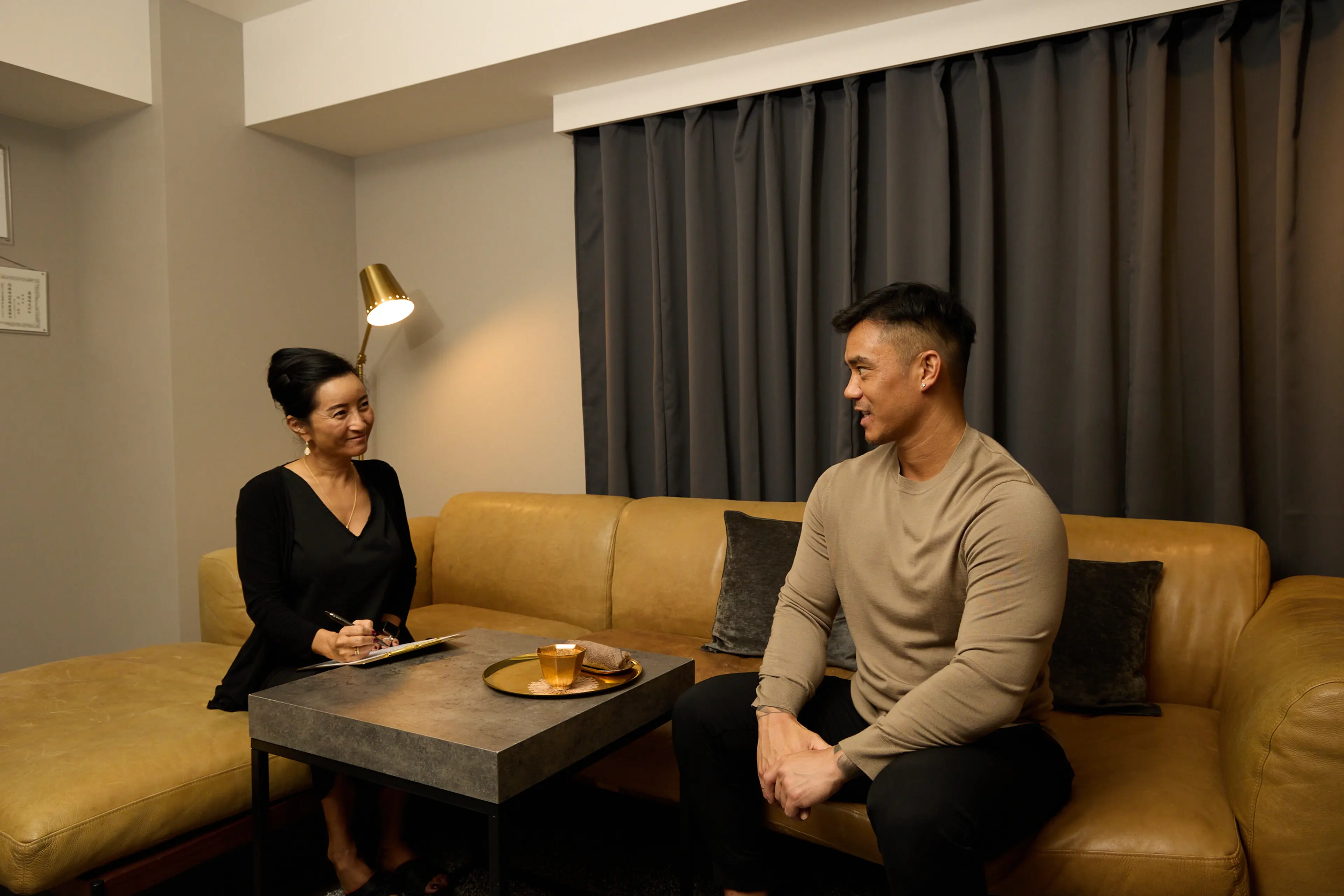 MEN'S GROOM (men's room)