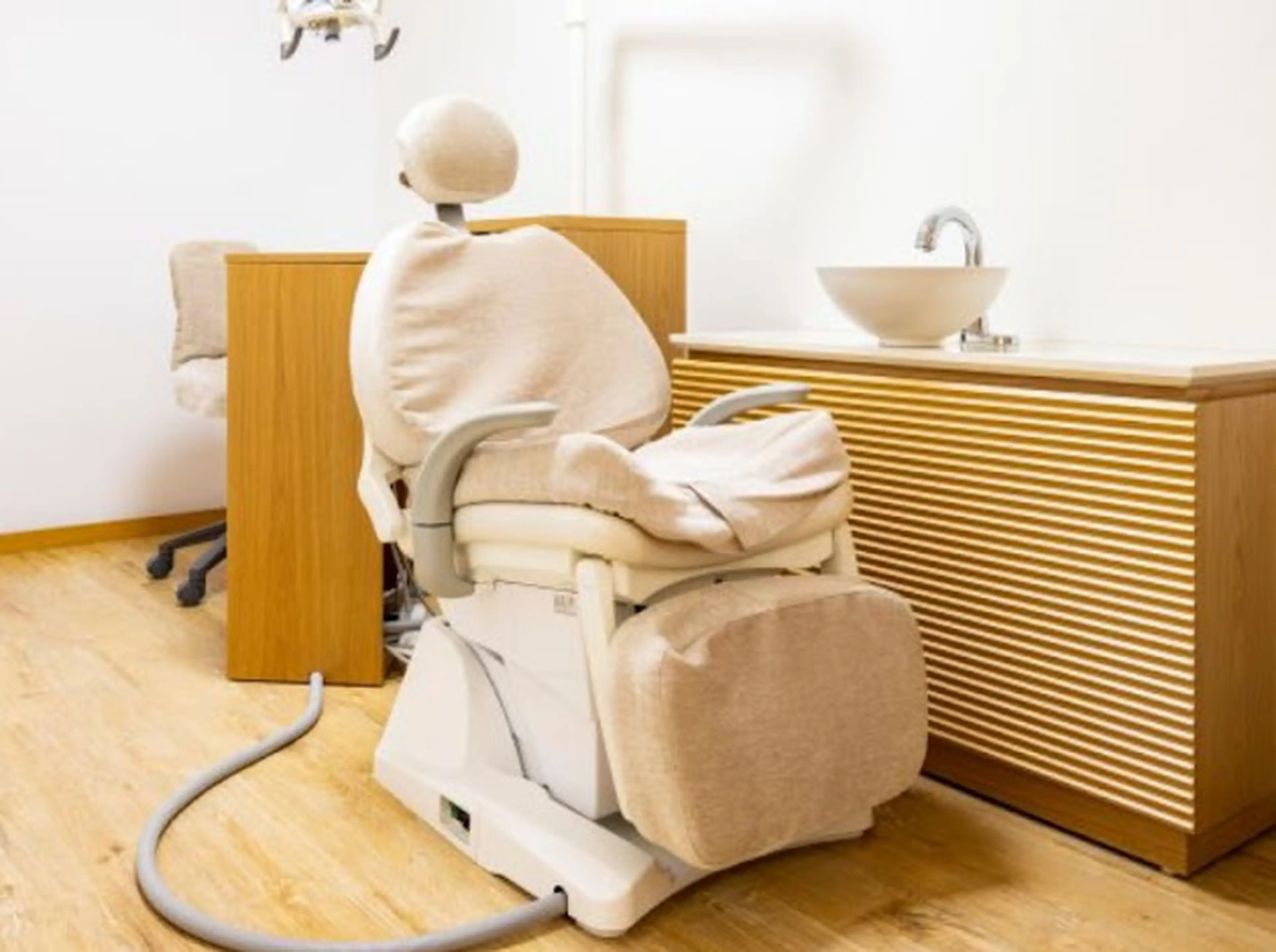 White Essence Nakasukawabata (Hirohata Dental Clinic)