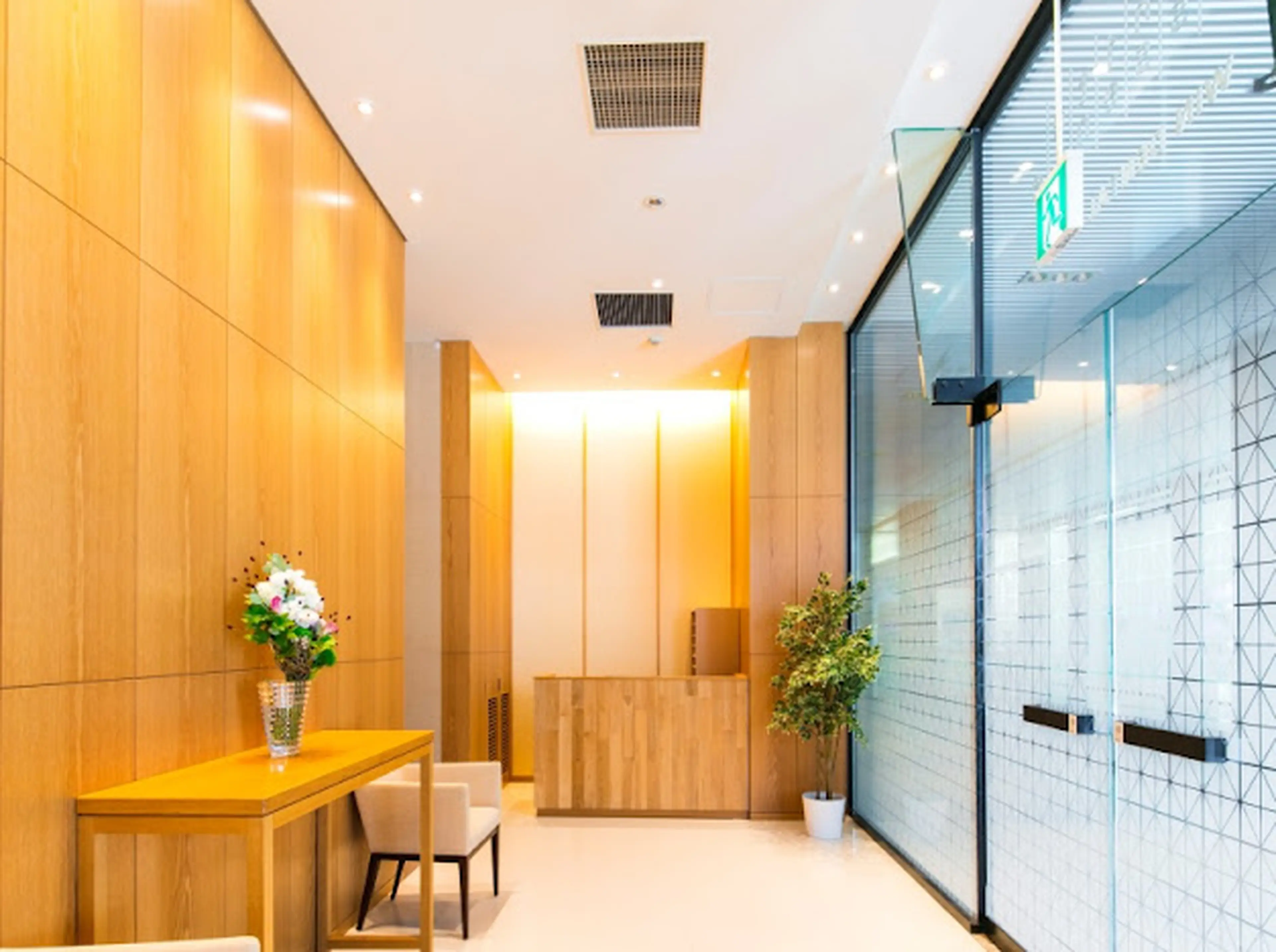 White Essence Tenjin (in Win Dental Clinic)