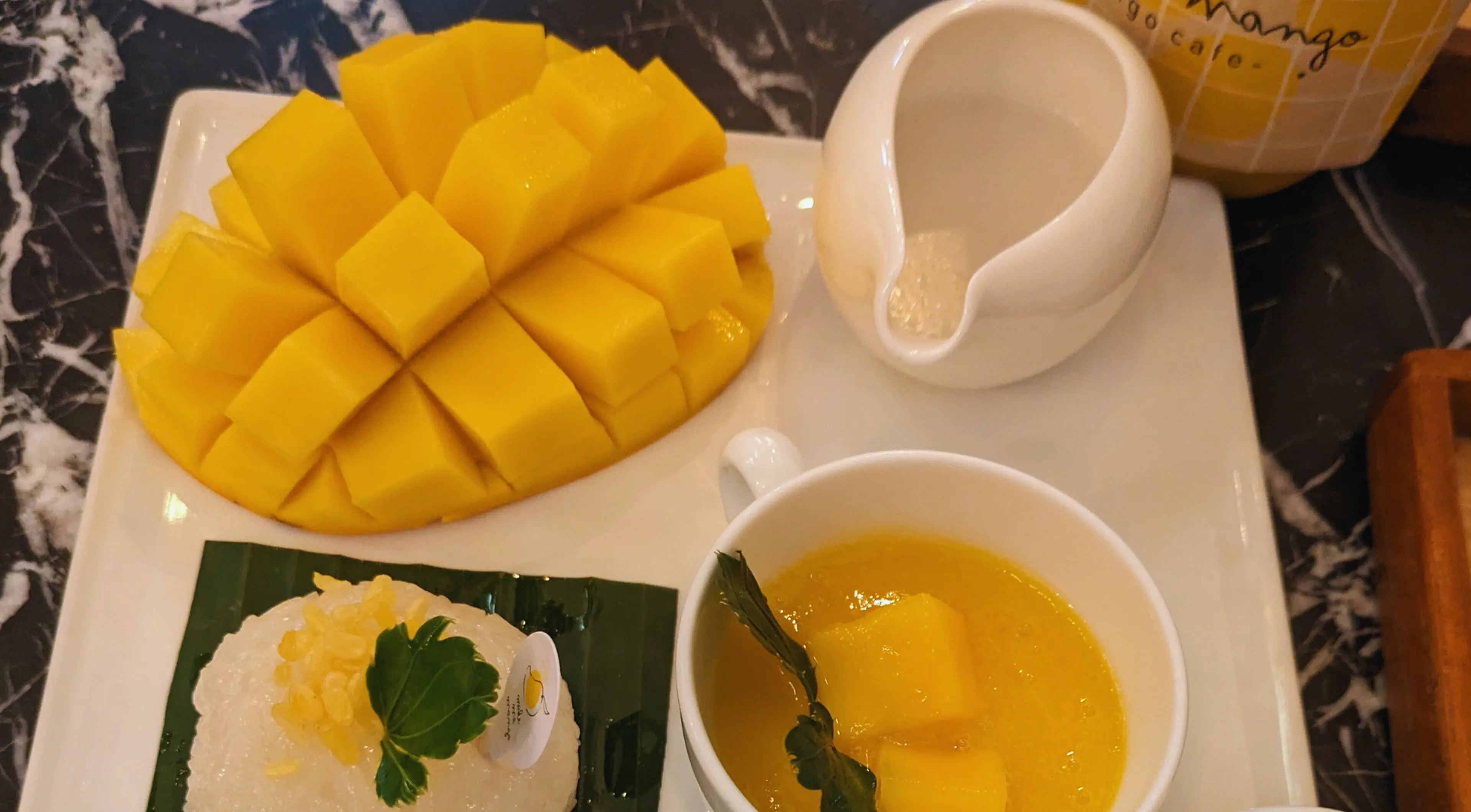 マンゴーの楽園！タイ・バンコク「Make Me Mango」で味わう絶品カフェタイム
