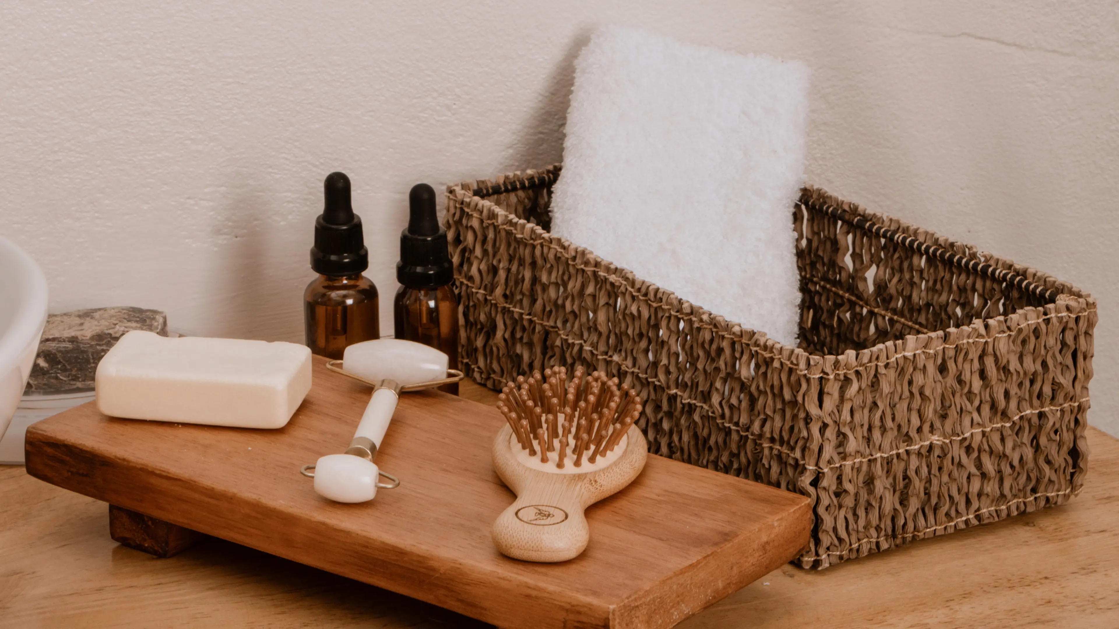 What is a popular head spa in Japan? Explain the details of the treatment and how to enjoy it!