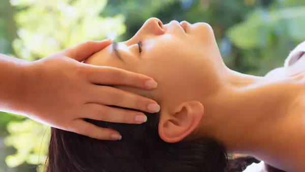 Esthetic experience effective for facial swelling
