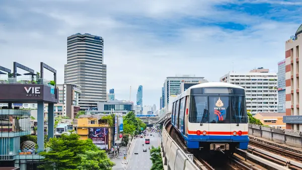 bangkok　bringing　children