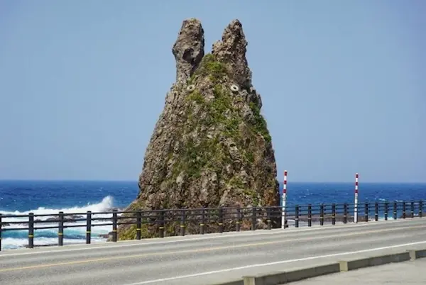 Ishikawa Prefecture / Tsurugiji Gongen Iwa (Totoro Rock)